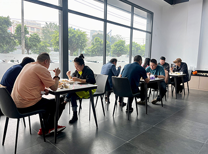 【暖心福利】暖心午餐已送达！蛋卷出行司机驿站，为奔
